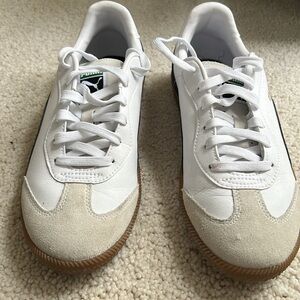 Boys Puma King Indoor Soccer Shoe - Size 8.5 - White